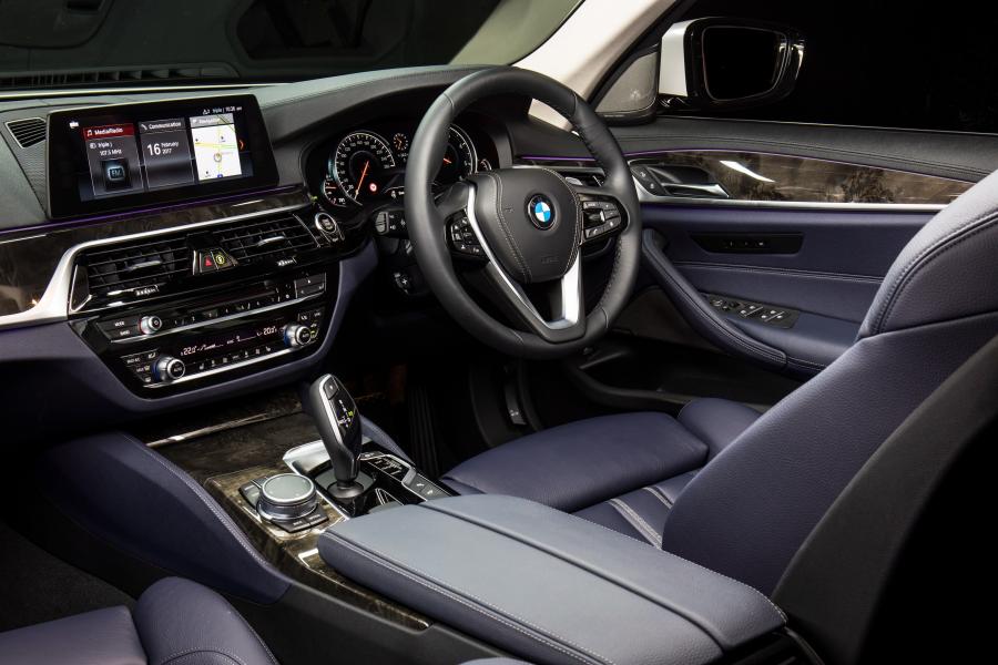 Интерьер BMW 520d Sedan Luxury Line 2017 года  (AU) (фото 6 из 6)